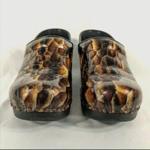 Dansko Womens 39.5 Tigers Slip on Size 9